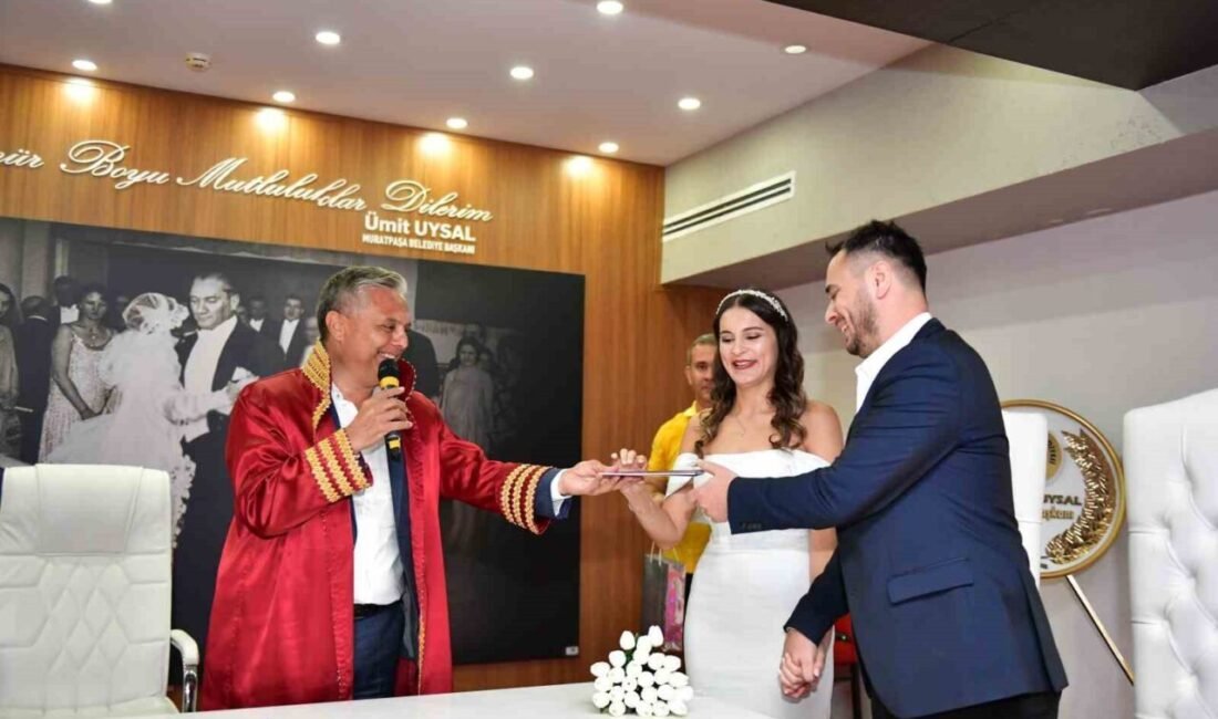 Muratpaşa Belediyesi, dünya evine girmek isteyen çiftlerin nikah günlerini internet