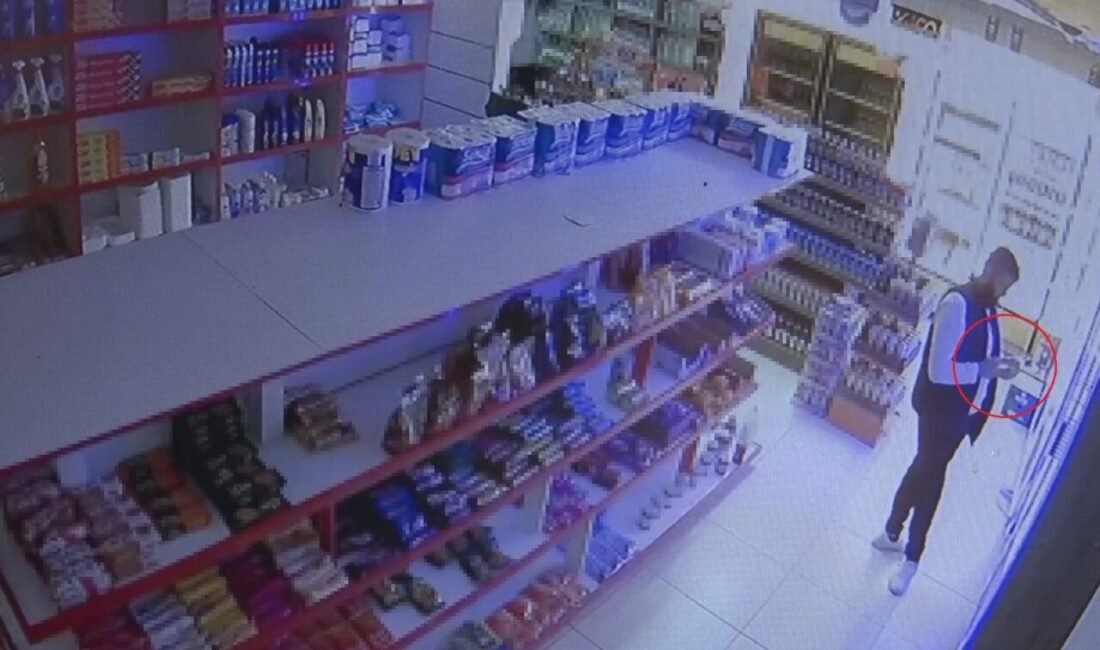 Antalya’da bir markete gelen iki kişi o akşam yapacakları alemin