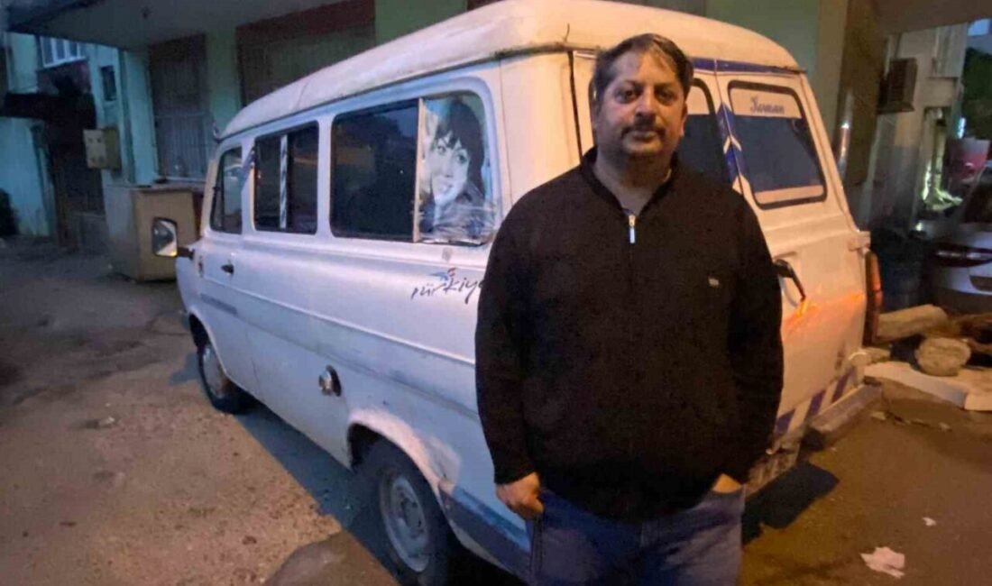 Antalya’nın Serik ilçesinde hırsız, nostalji tutkunu adamın minibüsünden teybini ve