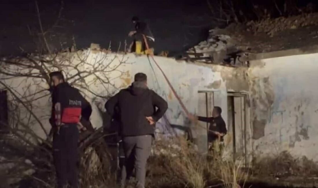 Osmaniye’de tarihi köy enstitüsünde çıkan yangın itfaiyenin ekiplerin müdahalesi ile