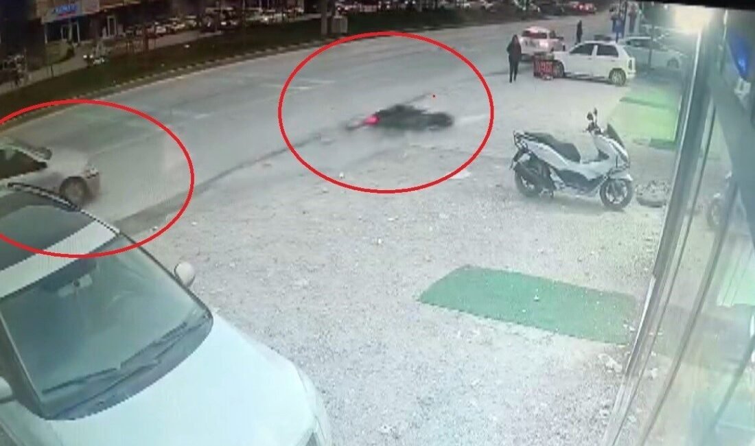 Hatay’da dönüş yapmak isteyen otomobille çarpışan motosiklet sürücüsünün kazayla birlikte