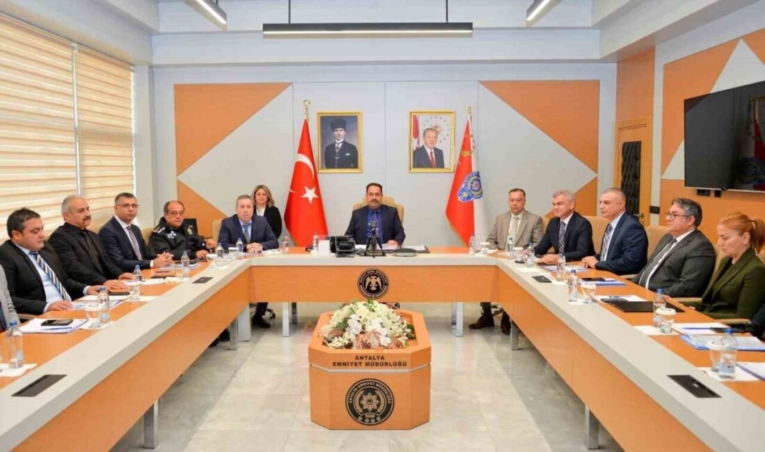 Antalya’da İl Emniyet Müdürü İlker Arslan başkanlığında, yılbaşı tedbirleri ve