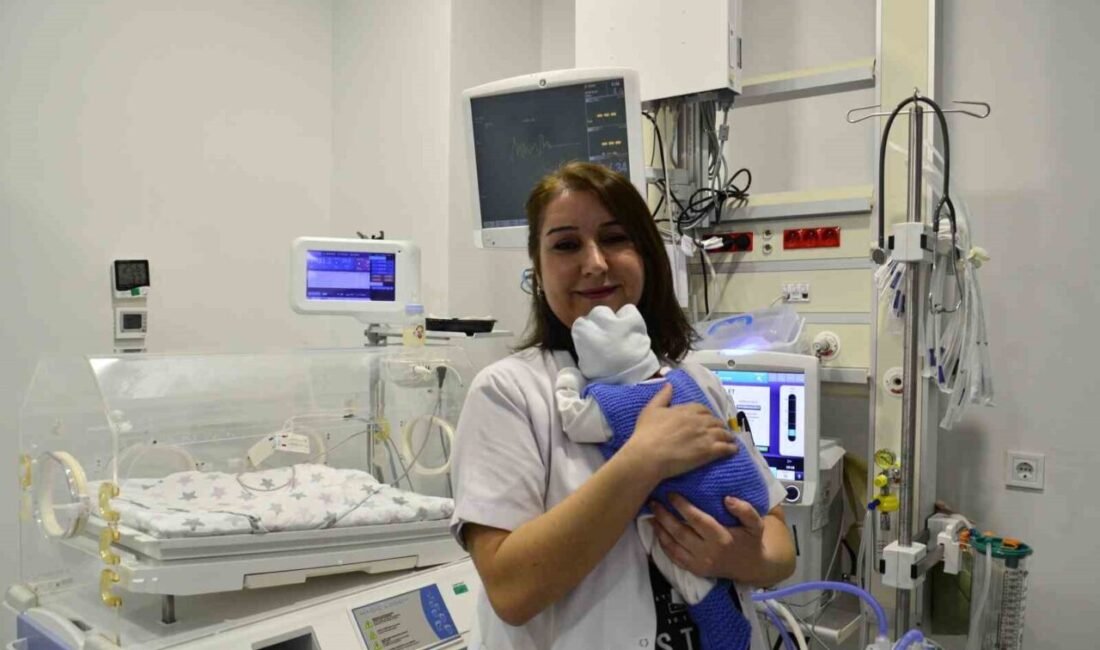 Mersin’de terk edilmiş olarak bulunan bebek, Mersin Şehir Hastanesi’ndeki tedavisinin