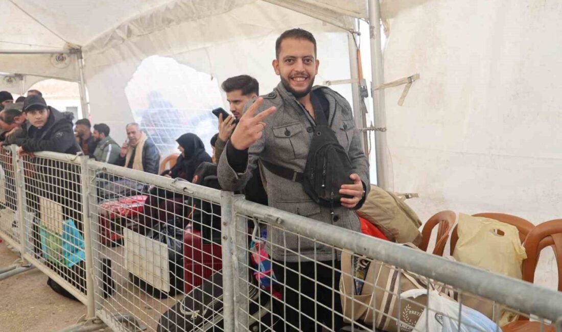 Hatay’ın Reyhanlı ilçesindeki Cilvegözü Sınır Kapısı’ndan 11 yıl sonra Suriye’ye