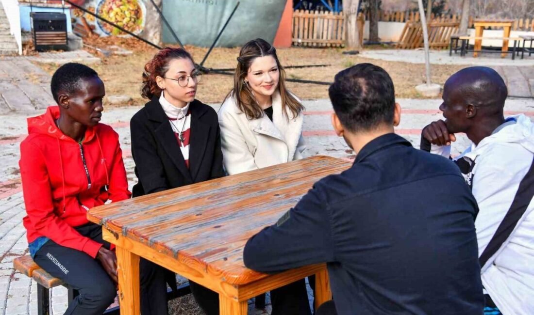 Mersin’de gerçekleştirilen Uluslararası Mersin Maratonu’na katılan yabancı sporculara ’Hello Mersin’