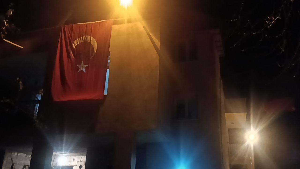 Uzman çavuşun şehadet haberi Adana’daki ailesine verildi Bursa Adliyesi’ndeki silahlı saldırıda ağır yaralanan ve tedavi gördüğü hastanede