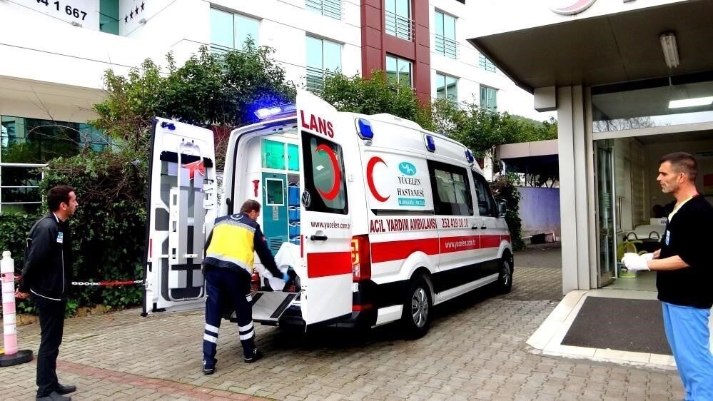 Muğla’nın Marmaris ilçesinde yaşadığı evde aniden fenalaşan ünlü sanatçı Ferdi