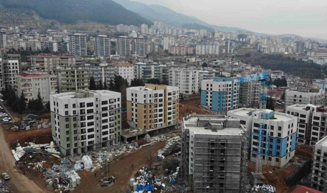 Kahramanmaraş’ta yerinde dönüşüm projesi çerçevesinde yapımına başlanan 817 daire ve