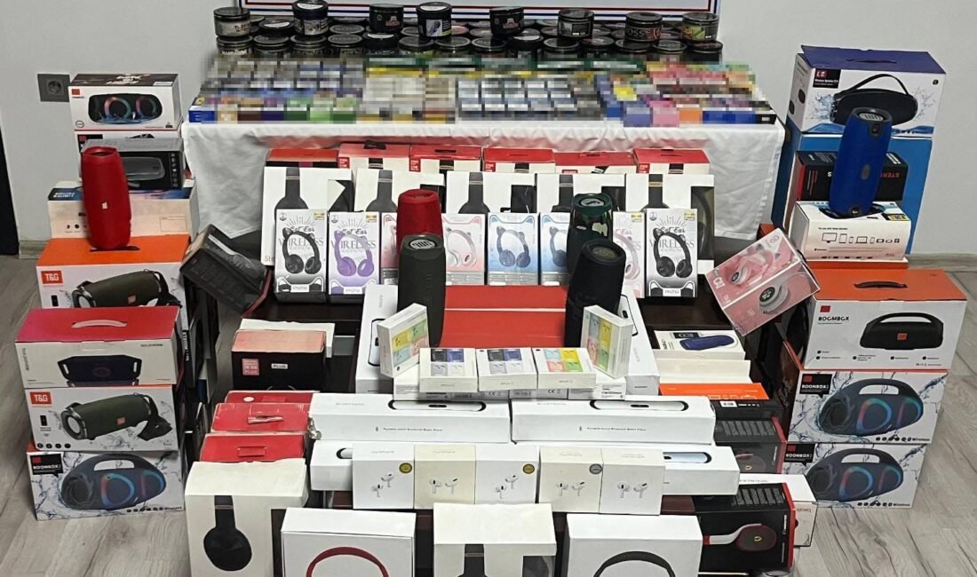 Antalya’nın Manavgat ilçesinde çok sayıda kaçak sigara ve nargile tütünü