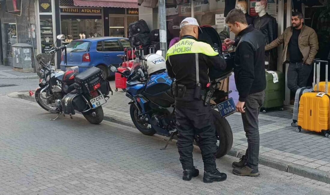 Antalya’nın Manavgat ilçesinde abartılı egzoz nedeniyle gürültü kirliliği oluşturan motosiklet