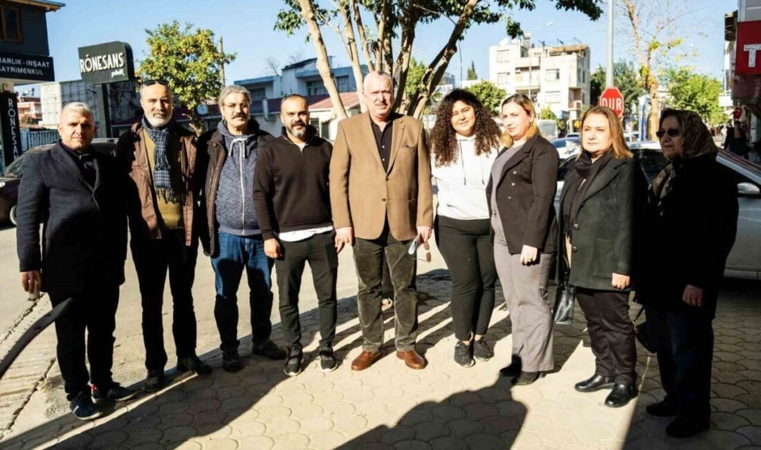 Adana’nın Kozan ilçesinde uzun süre bozuk kalan yol yapılınca esnaf