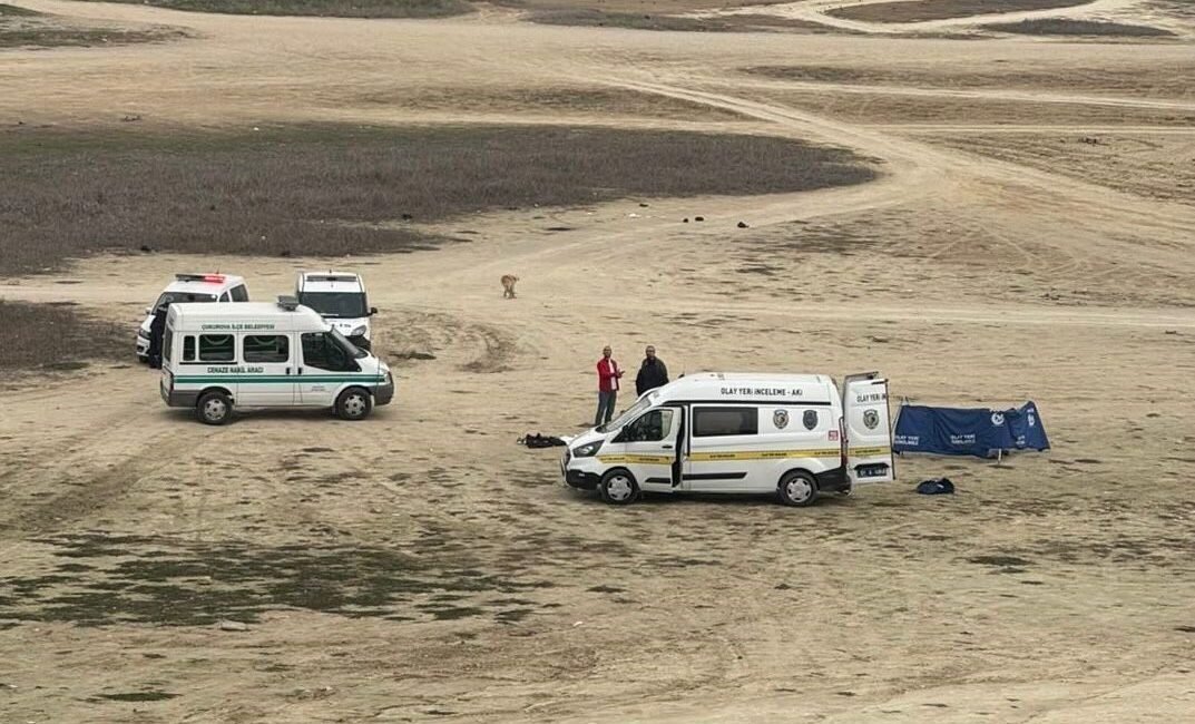 Adana’da Seyhan Baraj Gölü kıyısında kadın cesedi bulundu. Kadının ölüm
