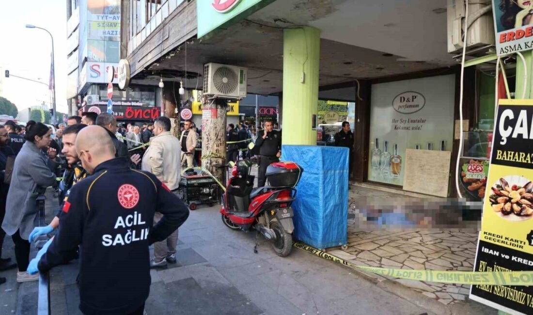Adana’da bir kişi çarşının merkezinde başından tabanca ile vurularak infaz