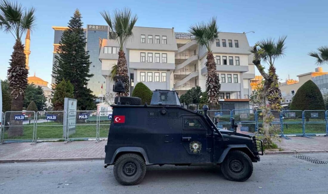 Mersin’de bölücü terör örgütü PKK’ya yönelik soruşturmada meclis üyeleriyle birlikte