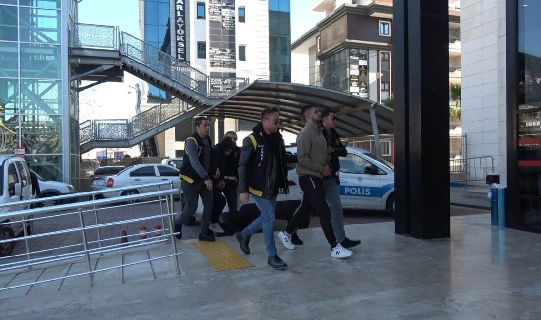 Antalya’nın Alanya ilçesinde alacak verecek meselesinden çıkan kavgada kıraathane sahibinin