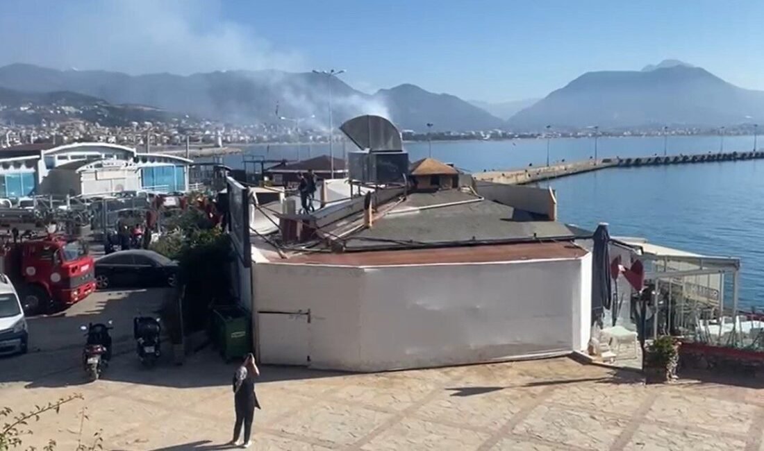 Antalya’nın Alanya ilçesinde bir restoranda çıkan bacı yangını itfaiye ekiplerini