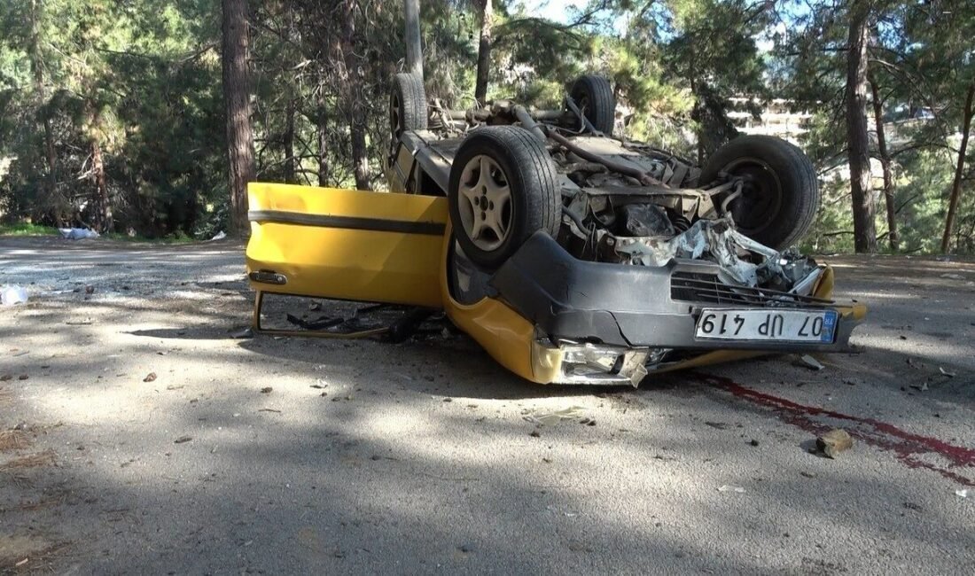 Antalya’nın Alanya ilçesinde direksiyon hakimiyetini kaybeden otomobil sürücüsü önce toprak