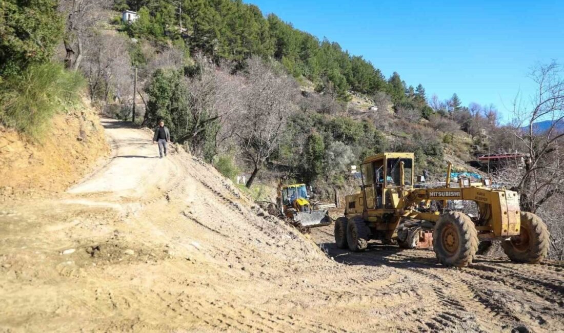 Alanya Belediyesi ekipleri Yaylakonak, Süleymanlar ve Türktaş mahallelerinde yürüttüğü yol
