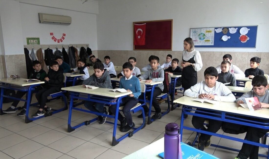Antalya’nın Alanya ilçesinde Nebahat Şifa Anadolu İmam Hatip Lisesi ortaokulu