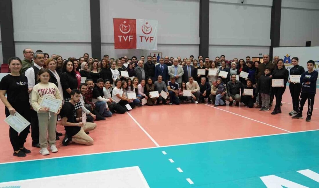 Alanya Belediyesi’nin büyük ilgi gören Alanya ve Ege Yöresi zeybek