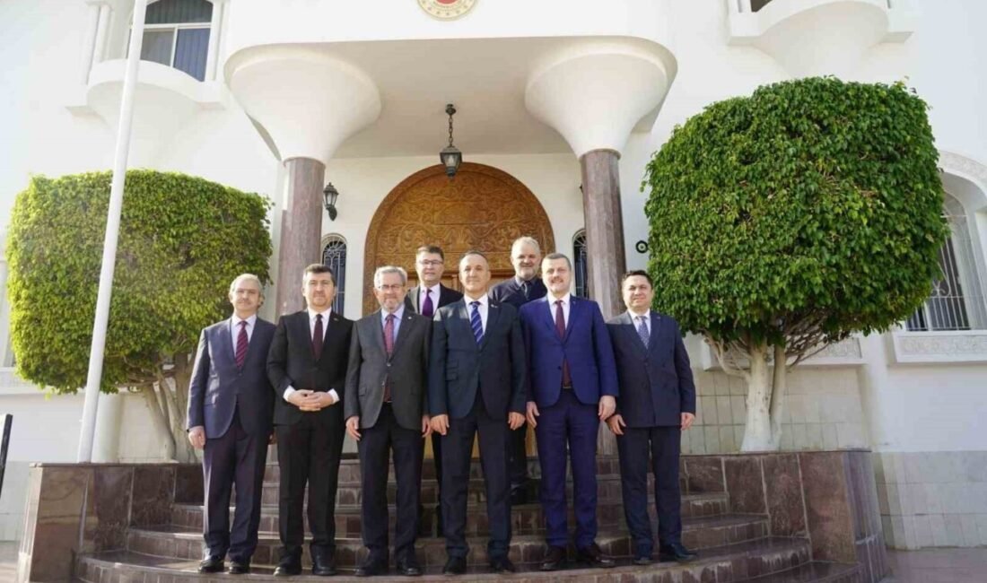 Alanya Alaaddin Keykubat Üniversitesi (ALKÜ) Rektörü Prof. Dr. Kenan Ahmet