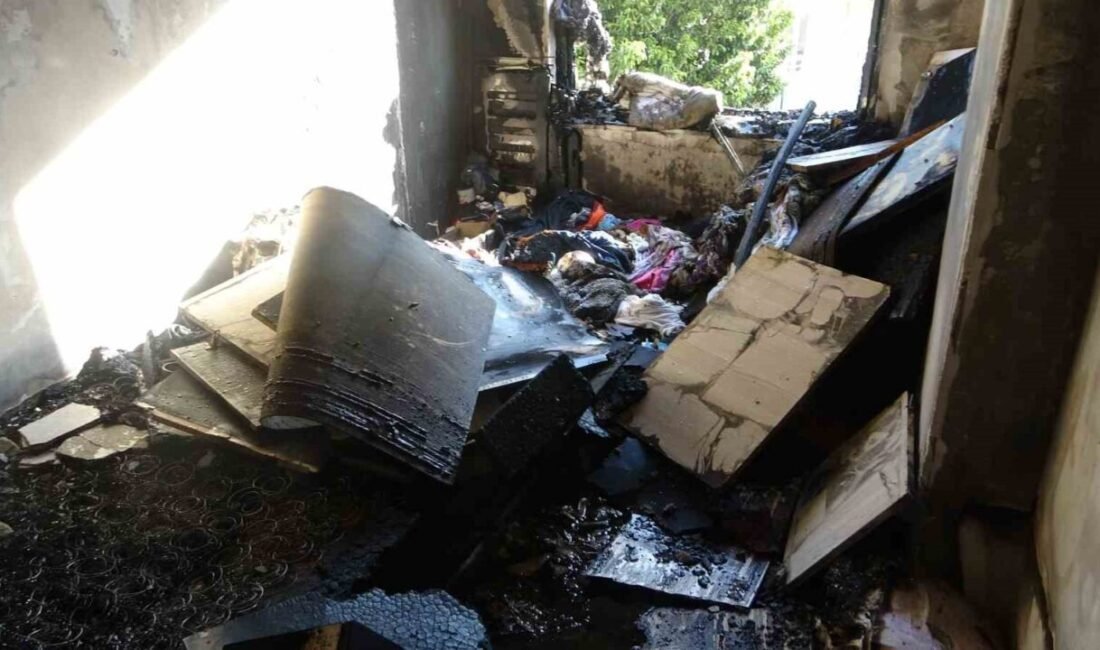 Antalya’da çıkan yangında bir ev kullanılamaz hale gelirken, kiracı olarak
