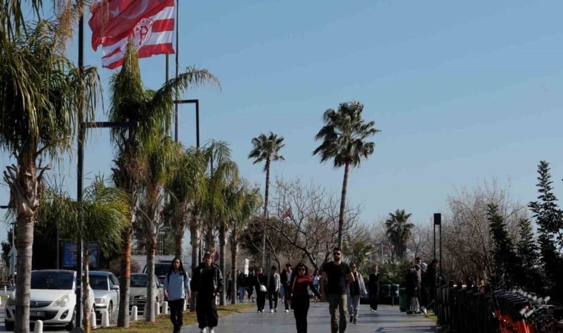 Antalya’da Ocak ayında yazdan kalma günler yaşanıyor. Sıcak havayı fırsat