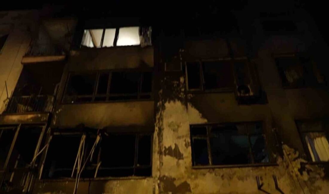 Antalya’da ikinci el eşya satılan dükkanda çıkan yangında yaralanan 62