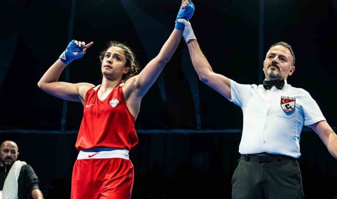 Antalyalı boksör Berfin Kabak, 20-26 Ocak tarihlerinde Kocaeli’nin Darıca ilçesinde