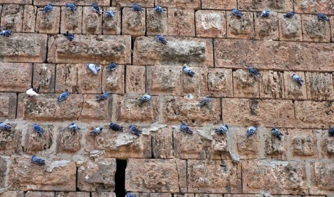 Antalya’nın kalbinde, MS 130 yılında Roma İmparatoru Hadrianus’un onuruna inşa