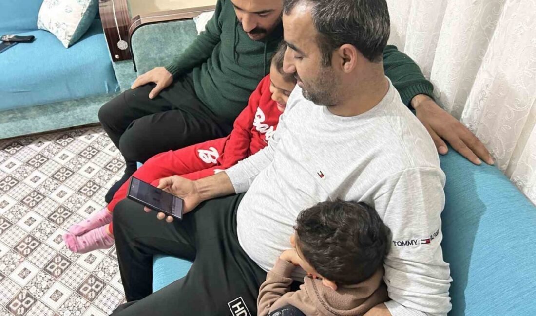 Hatay’ın Dörtyol ilçesi sahilinde balık tutan İdris Kurt’un oltasına martının