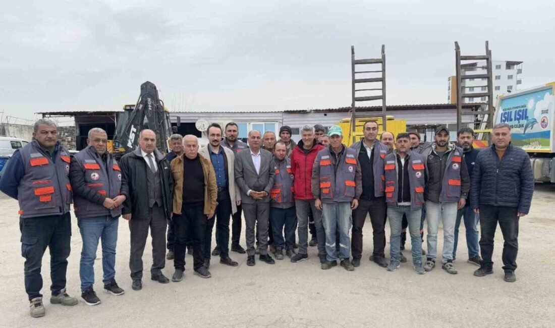 Yumurtalık Belediye Başkanı Erdinç Altıok, ilçeyi köşe bucak temizleyen, vatandaşın