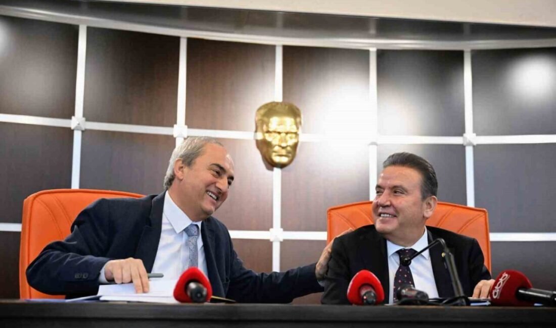 Antalya Büyükşehir Belediye Başkanı Muhittin Böcek, ilçe ziyaretleri kapsamında Kepez