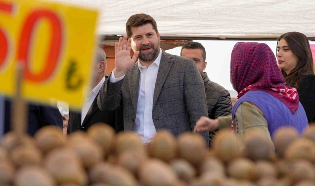 Tarsus Belediye Başkanı Ali Boltaç, esnaf ve ev ziyaretleri gerçekleştirerek,