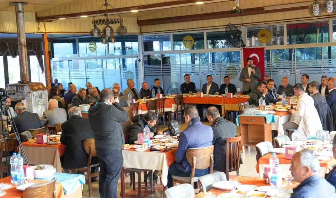 Tarsus Belediye Başkanı Ali Boltaç, muhtarlarla bir araya geldiği programda,