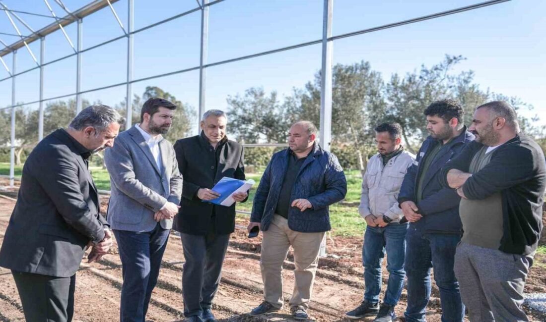 Tarsus Belediye Başkanı Ali Boltaç, yapımı süren Hidroponik Sera Tesisi