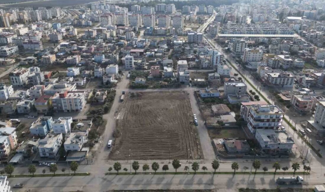 Ceyhan Belediye Başkanı Kadir Aydar, ilçeye üçüncü kent meydanını kazandırmak