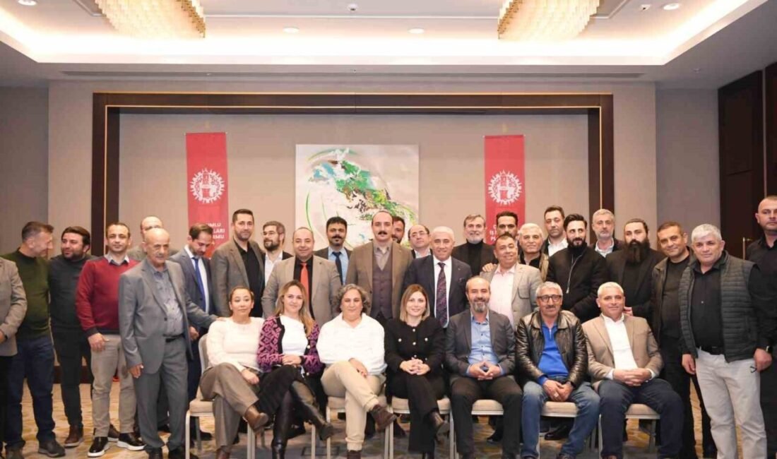 Konyaaltı Belediye Başkanı Cem Kotan, Çorumlu İş İnsanları Derneği’nin ocak