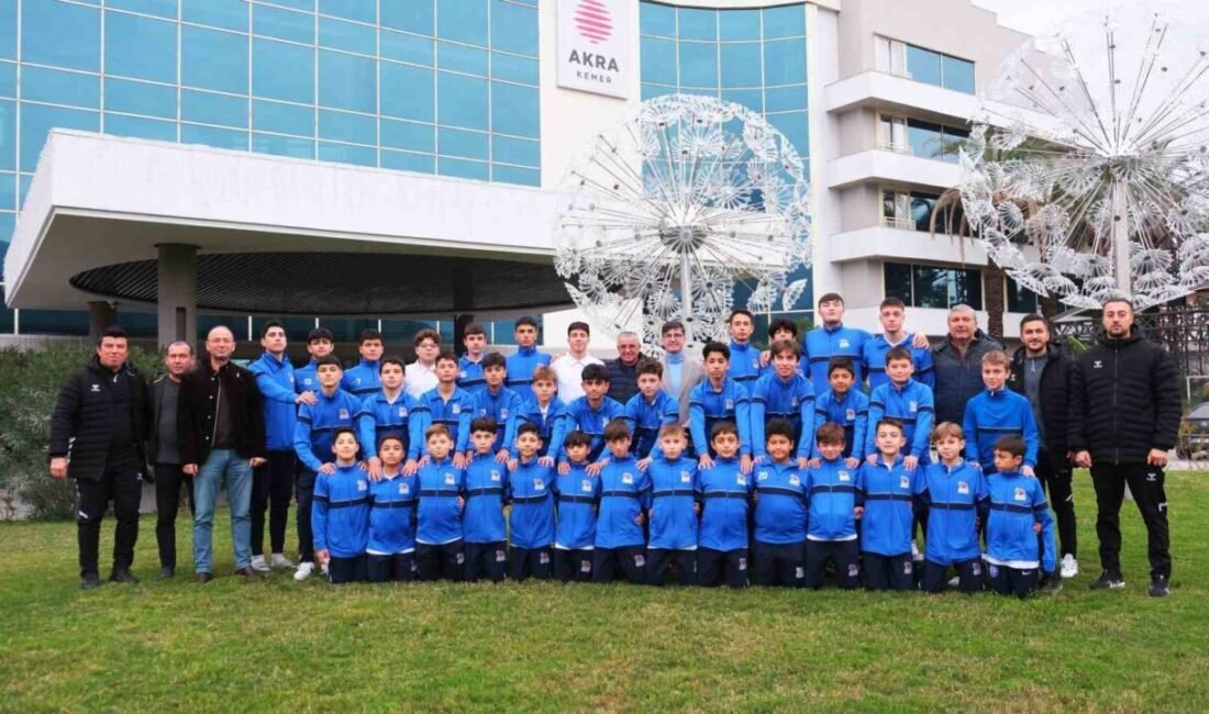 Kemer Belediye Başkanı Necati Topaloğlu, Kemer Belediyesi futbol altyapı takımlarından