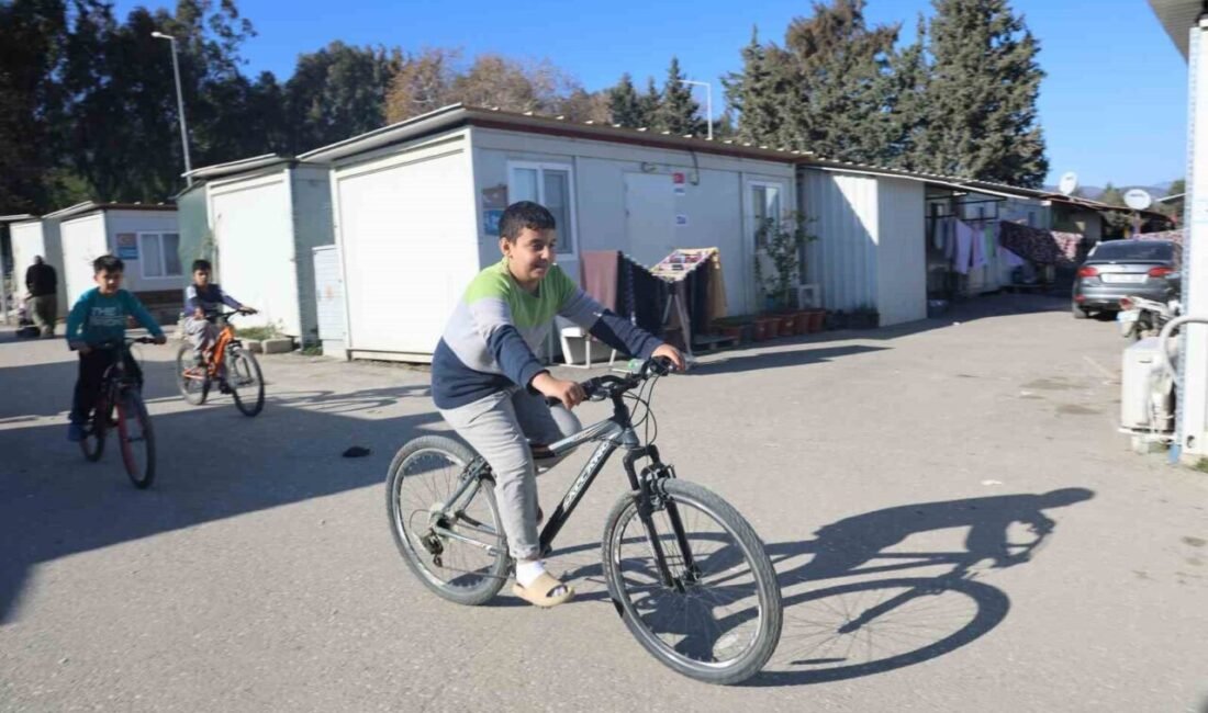 Hatay’da konteyner kentte yaşayan depremzede 13 yaşındaki Ahmet Emin Yavaş’ın