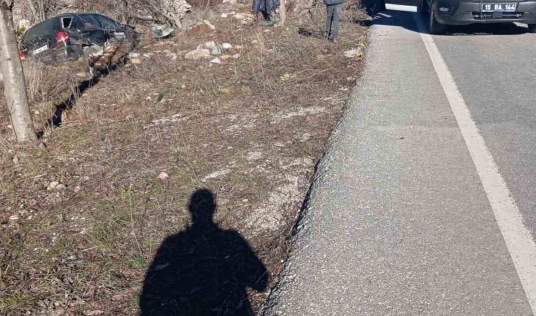 Burdur’un Altınyayla ilçesinde kontrolden çıkan otomobilin şarampole devrilmesi sonucu 1