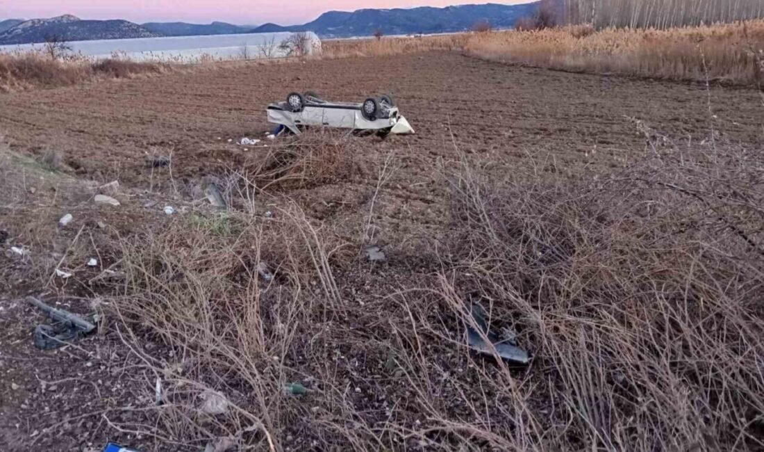 Burdur’un Gölhisar ilçesinde iki otomobilin sollama sırasında birbirine sürtmesi sonucu