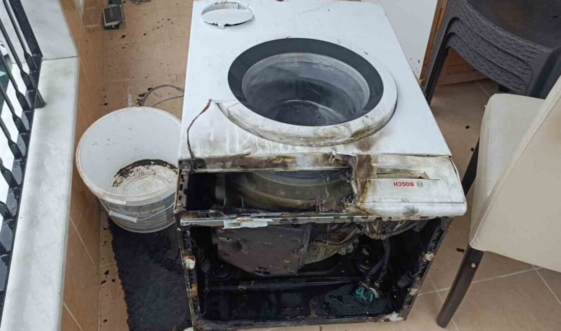 Antalya’nın Manavgat ilçesinde evde yangın ihbarı üzerine harekete geçen itfaiye