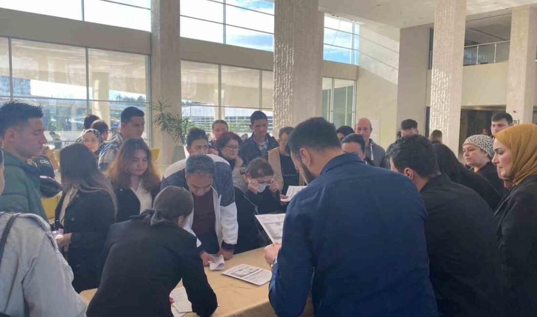 CW Enerji Kepez Belediyesi Kariyer Günü’nde yer alarak yüzlerce gençle