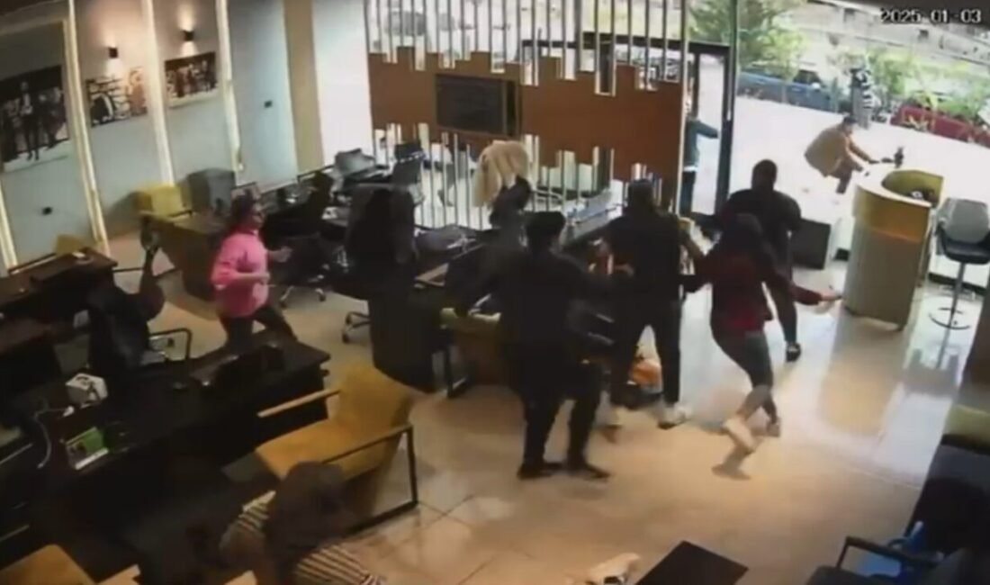 Antalya’nın Alanya ilçesi açıklarında meydana gelen 4.5 büyüklüğündeki depremde vatandaşların