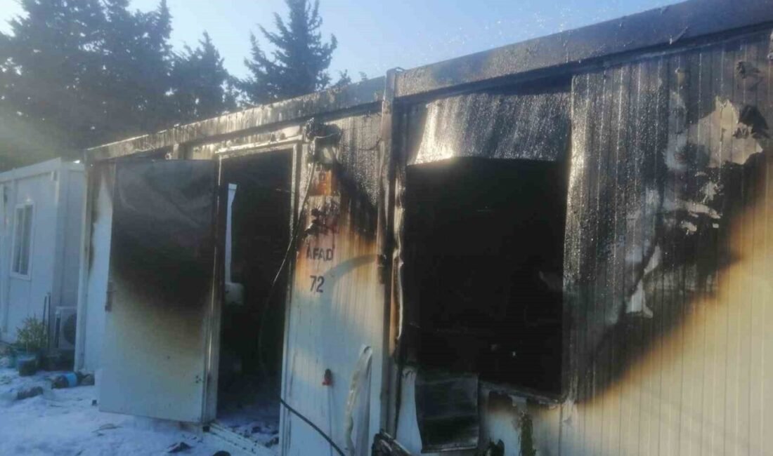 HATAY (İHA) – Hatay’ın Samandağ ilçesinde çıkan yangında depremzede ailenin