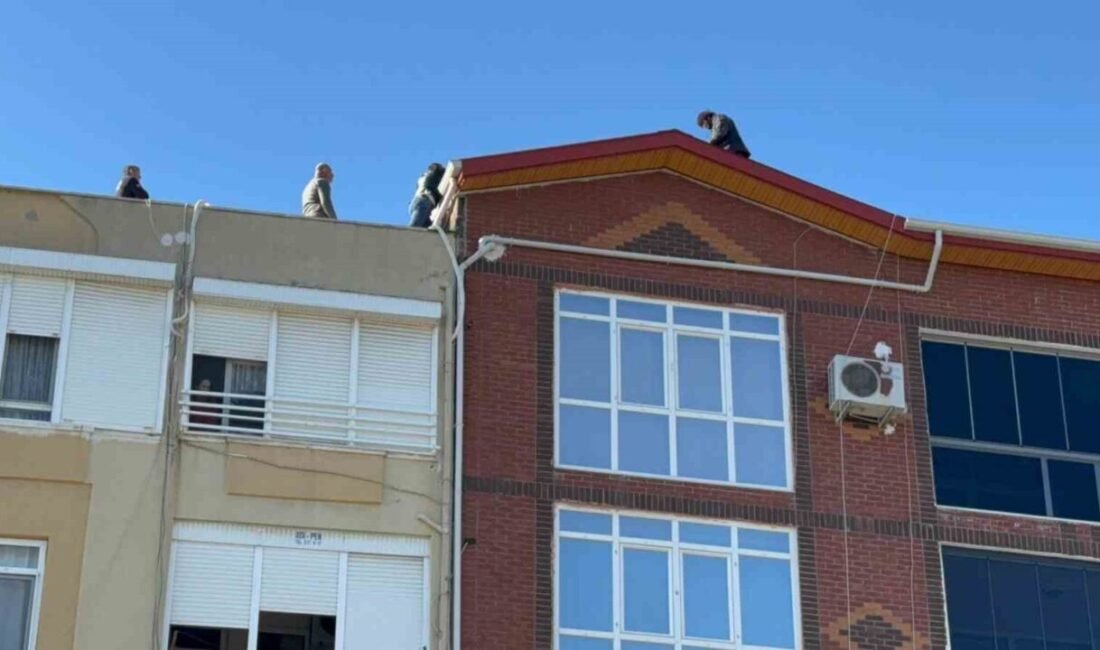 Antalya’nın Gazipaşa ilçesinde dişlerini yaptıramadığı için 5 katlı binanın çatı