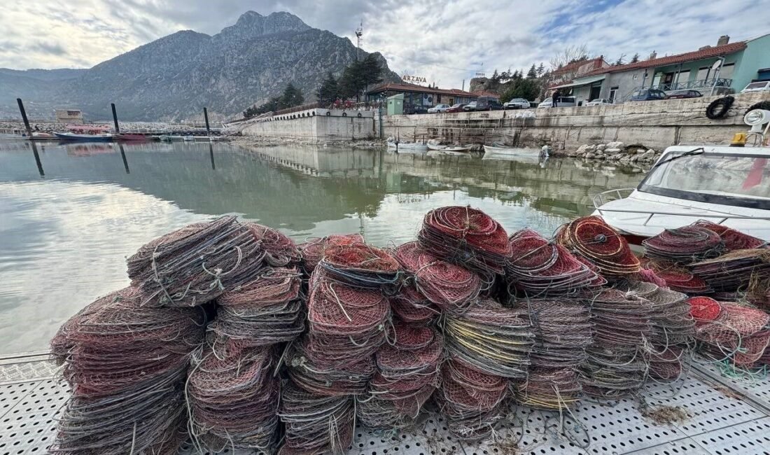 Isparta Eğirdir Gölü’nde 1 haftada kaçak avlanan bin adet kerevit