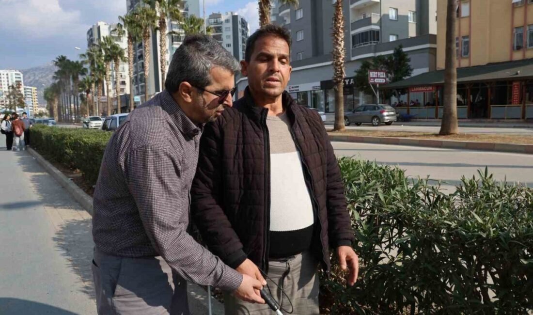 Adana’da doğuştan görme engelli Ahmet Ünal, 2 yıl önce görme