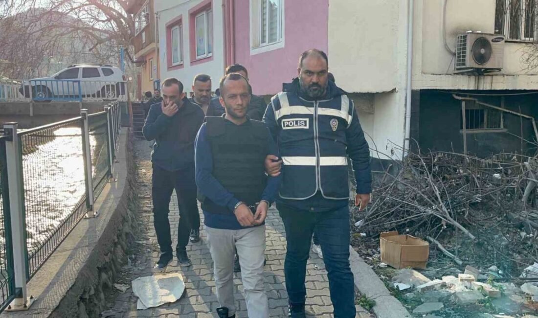 Adana’da Feke ilçesinde evinden ensesinden vurulmuş halde bulunan kadının, eve